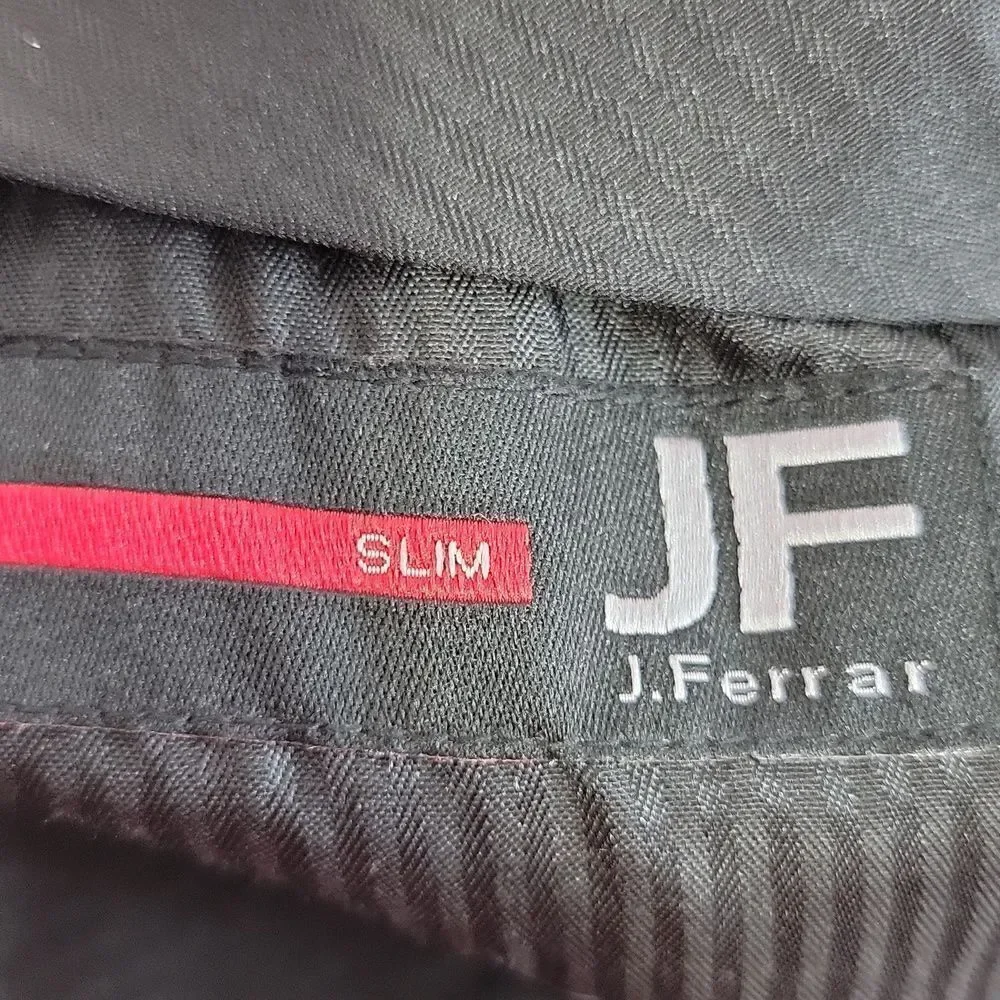 JF. J. Ferrar.  3 Piece Men's Gray Suit. Size Large. NWT